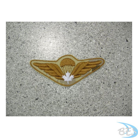 Full size Airborne wings with white maple leaf